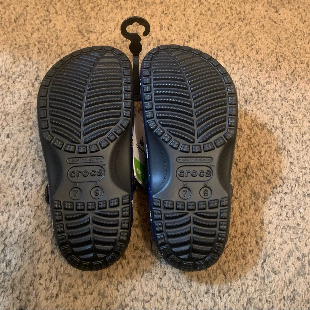 SOLD! NEW Disney 50th anniversary celebration crocs with original packaging - Picture 7 of 12